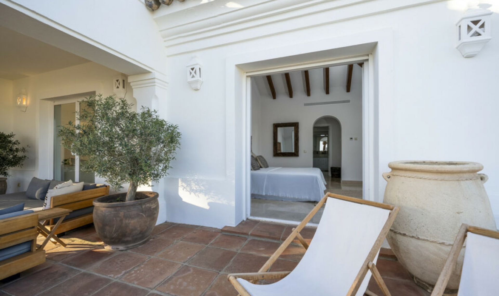 Resale - House -
Altos de los Monteros