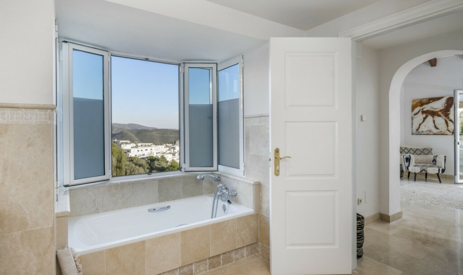 Resale - House -
Altos de los Monteros