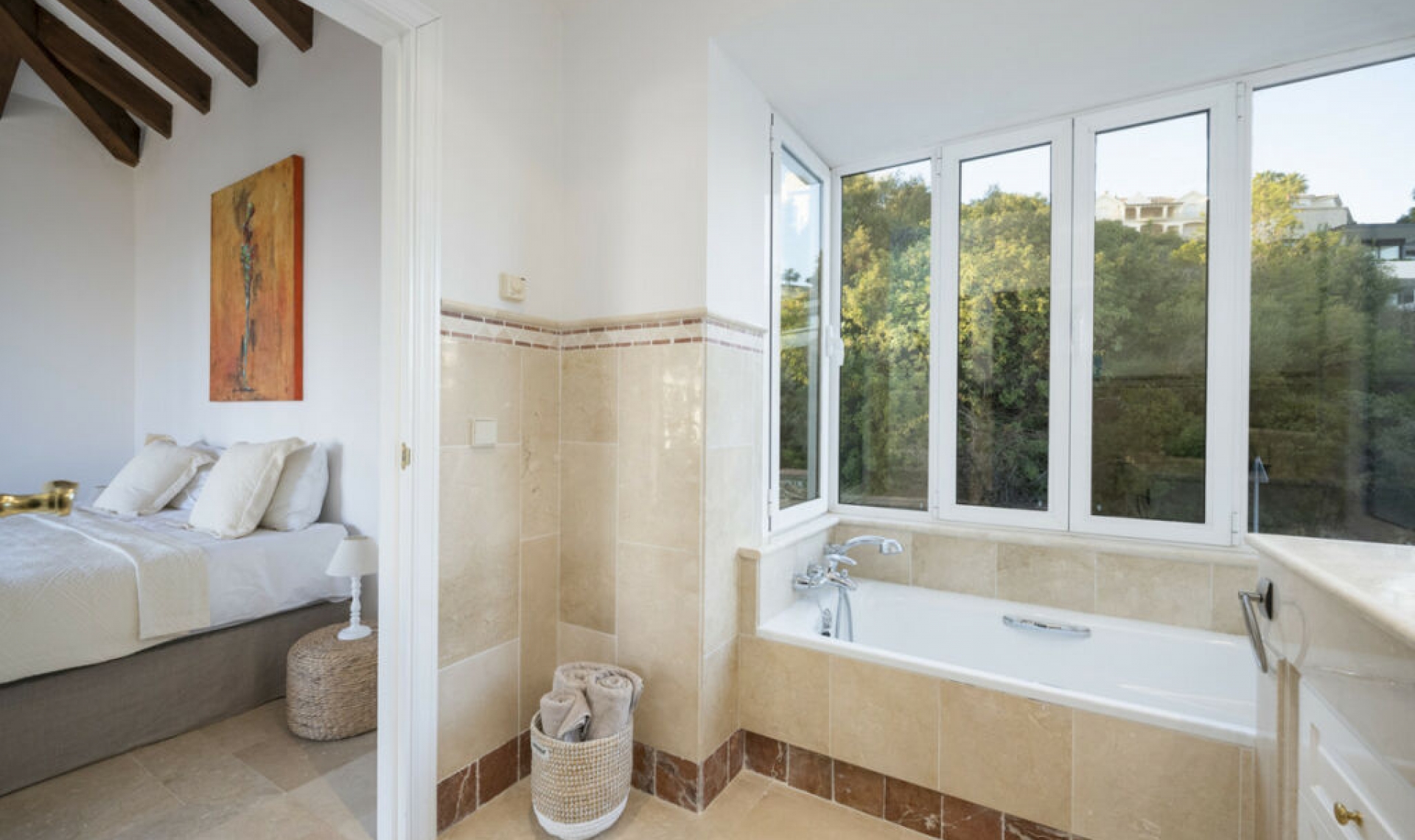 Resale - House -
Altos de los Monteros