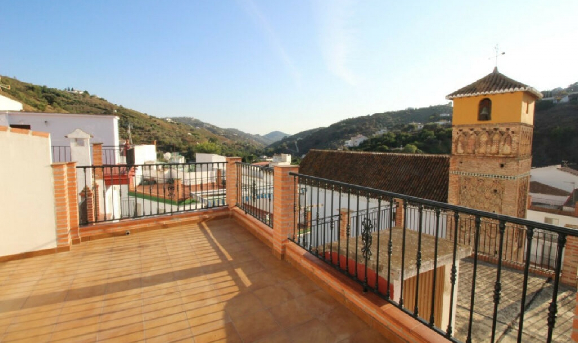 Resale - House -
Árchez