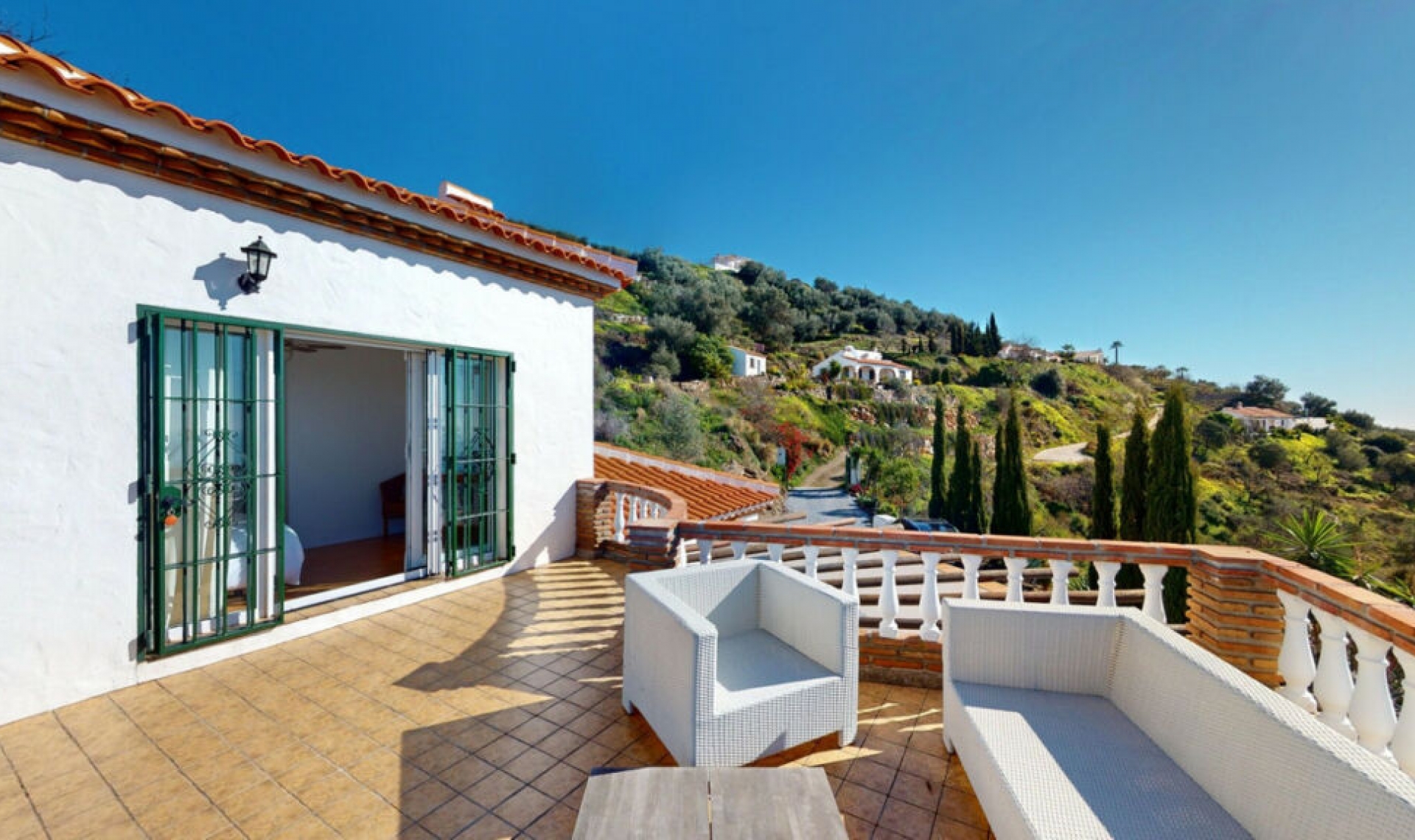 Resale - House -
Arenas