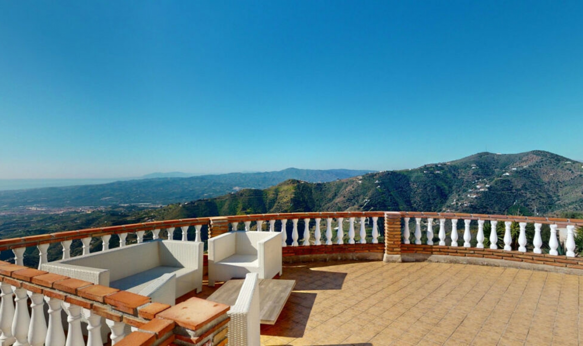 Resale - House -
Arenas
