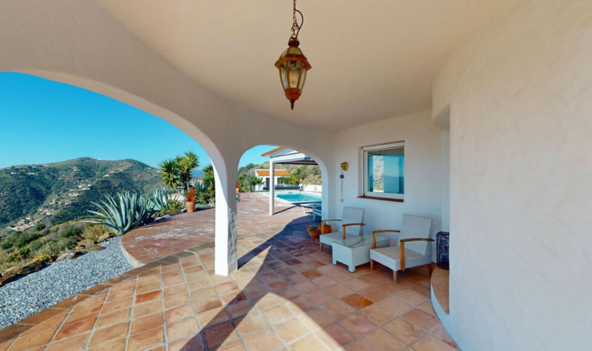 Resale - House -
Arenas