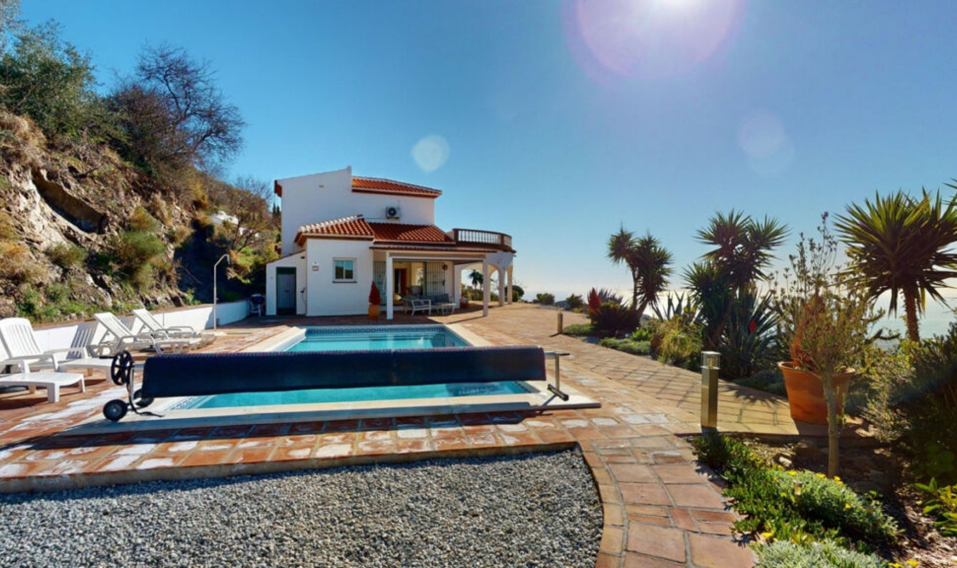 Resale - House -
Arenas