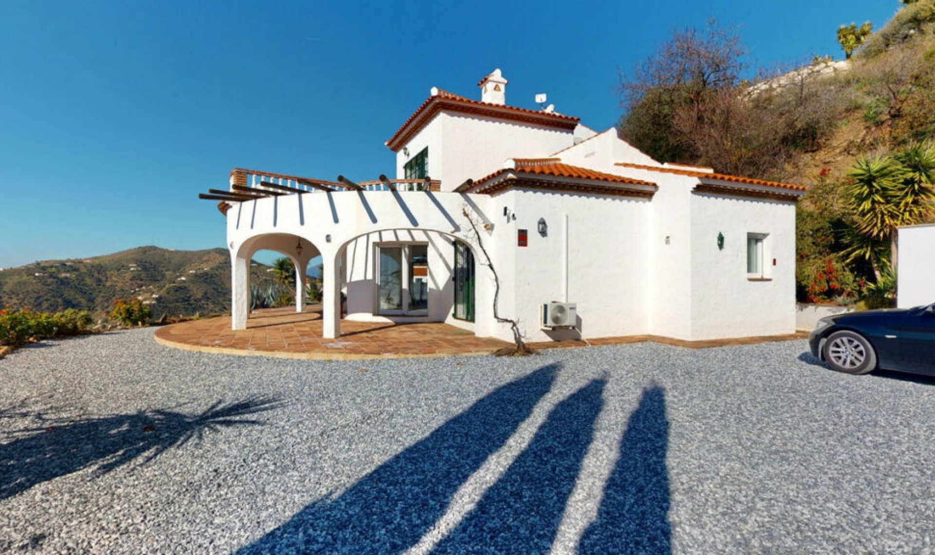 Resale - House -
Arenas