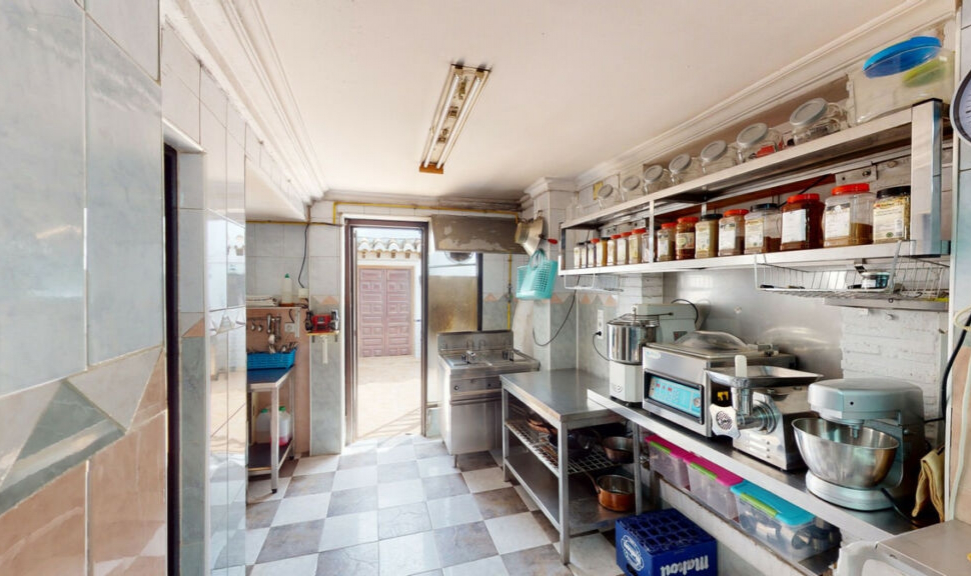 Resale - House -
Arenas