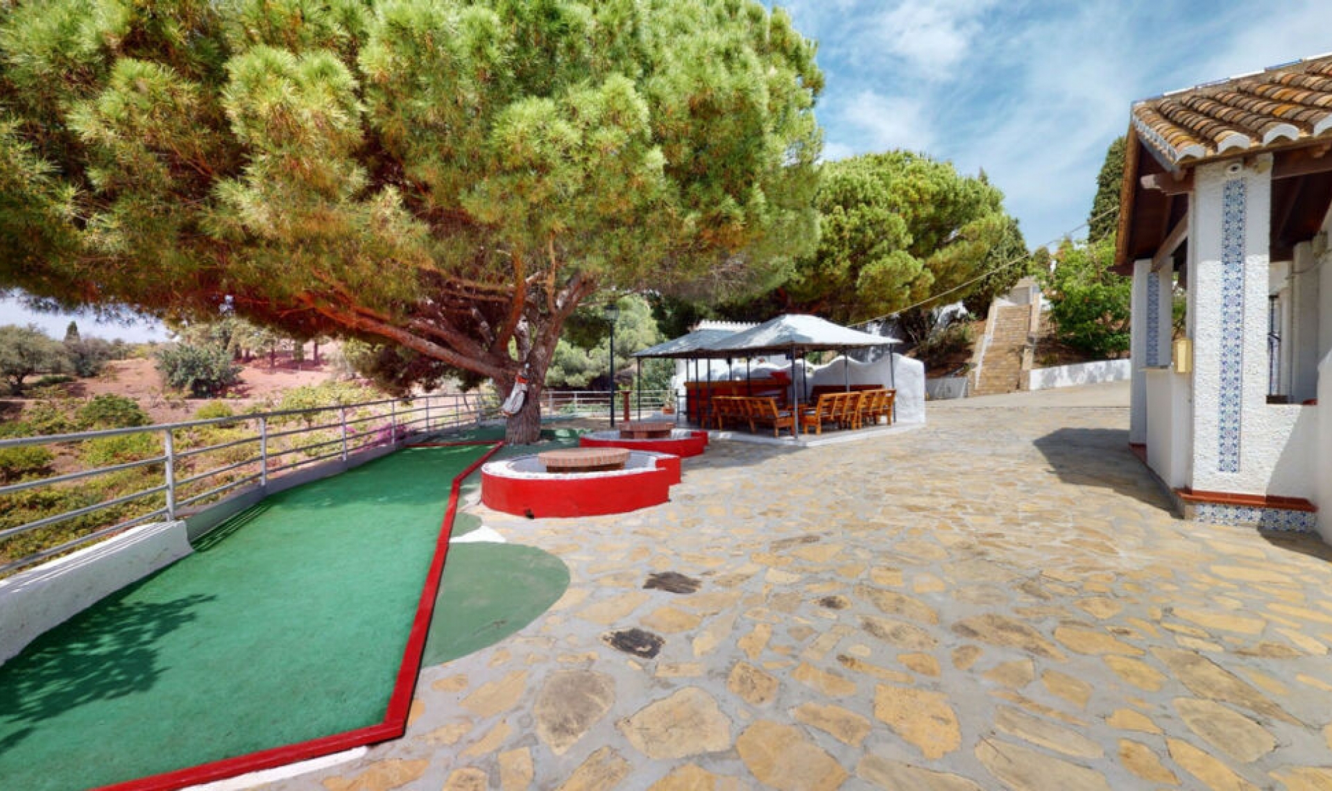 Resale - House -
Arenas