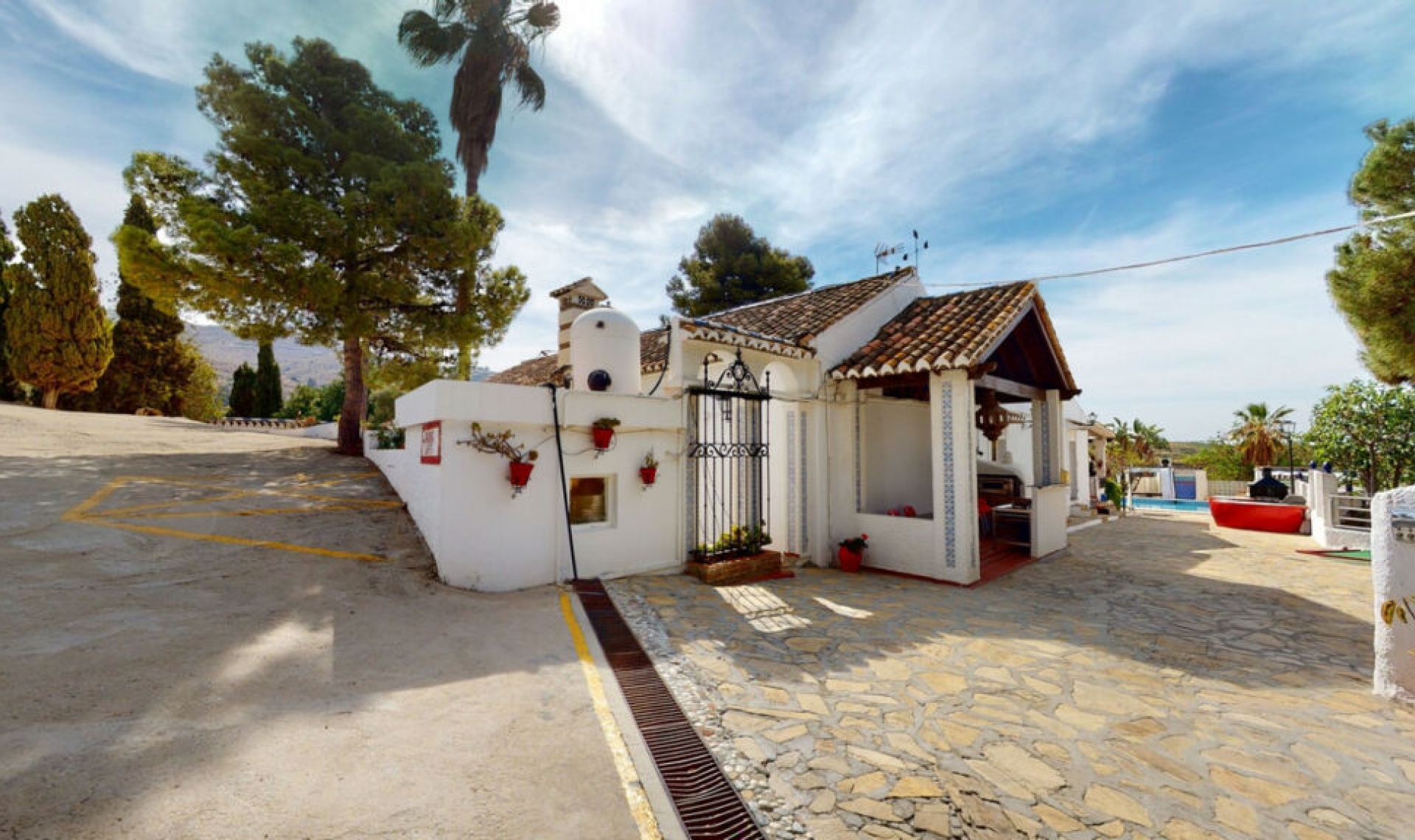 Resale - House -
Arenas