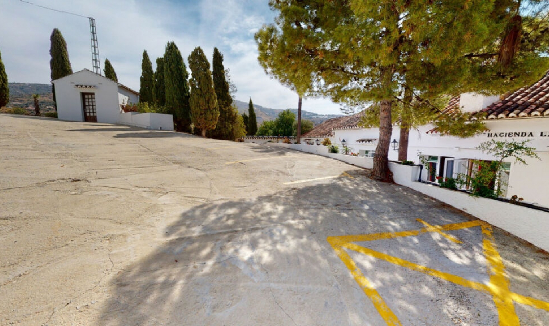 Resale - House -
Arenas