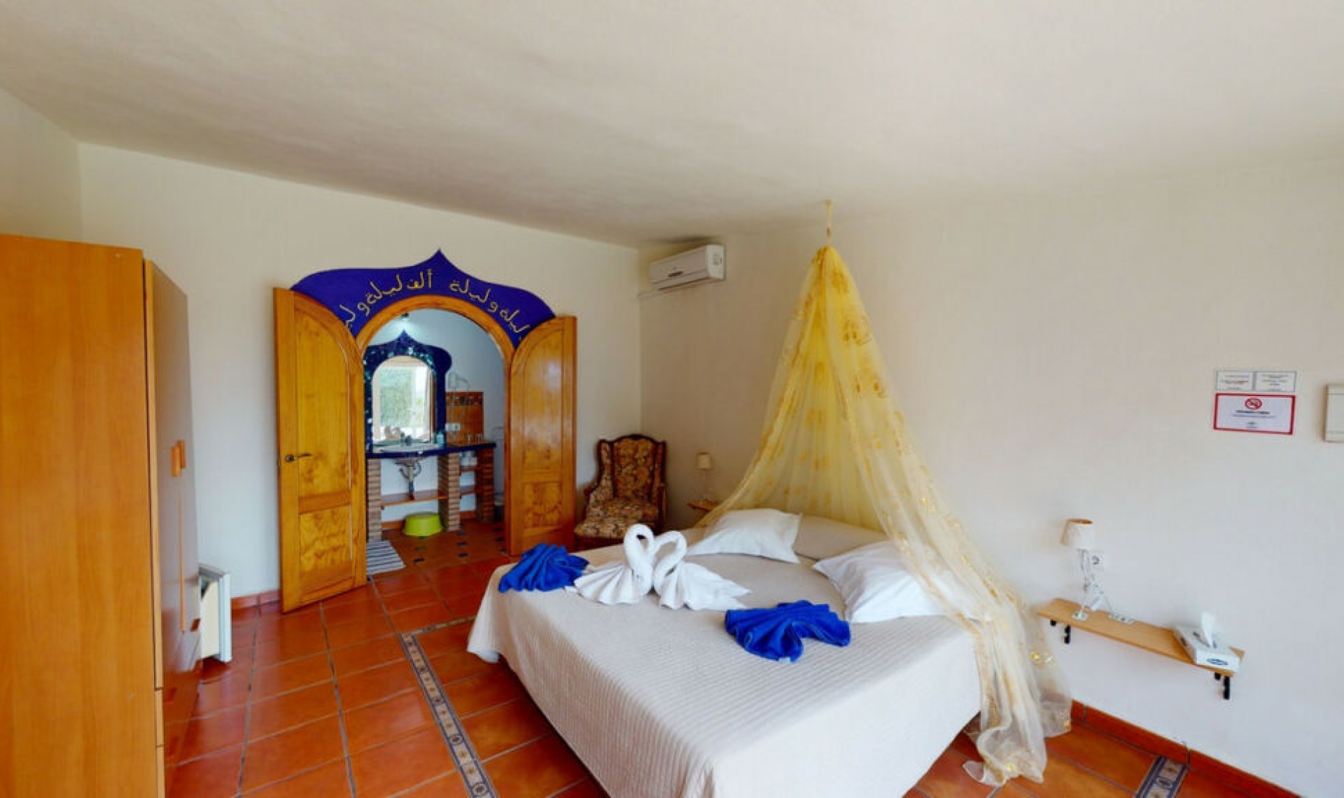 Resale - House -
Arenas