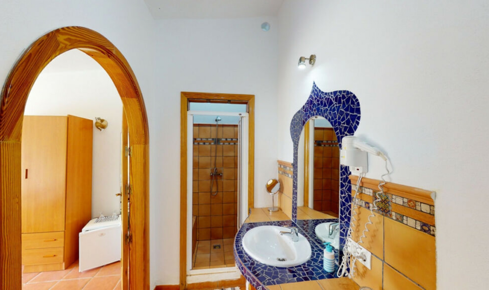 Resale - House -
Arenas