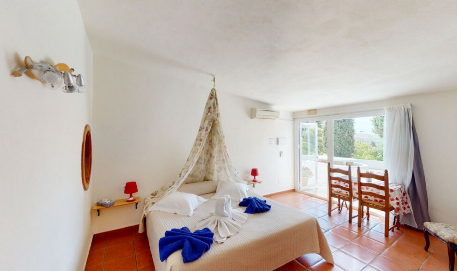 Resale - House -
Arenas