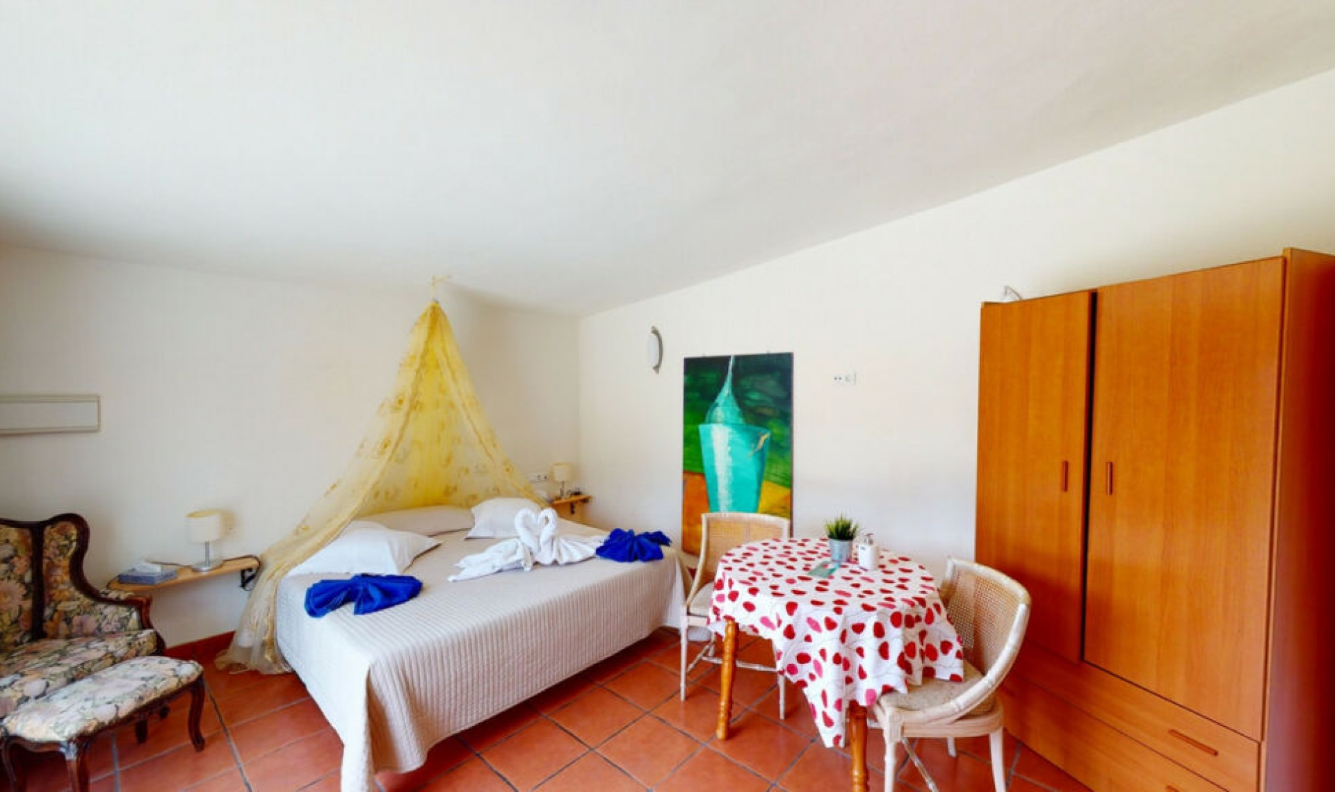 Resale - House -
Arenas