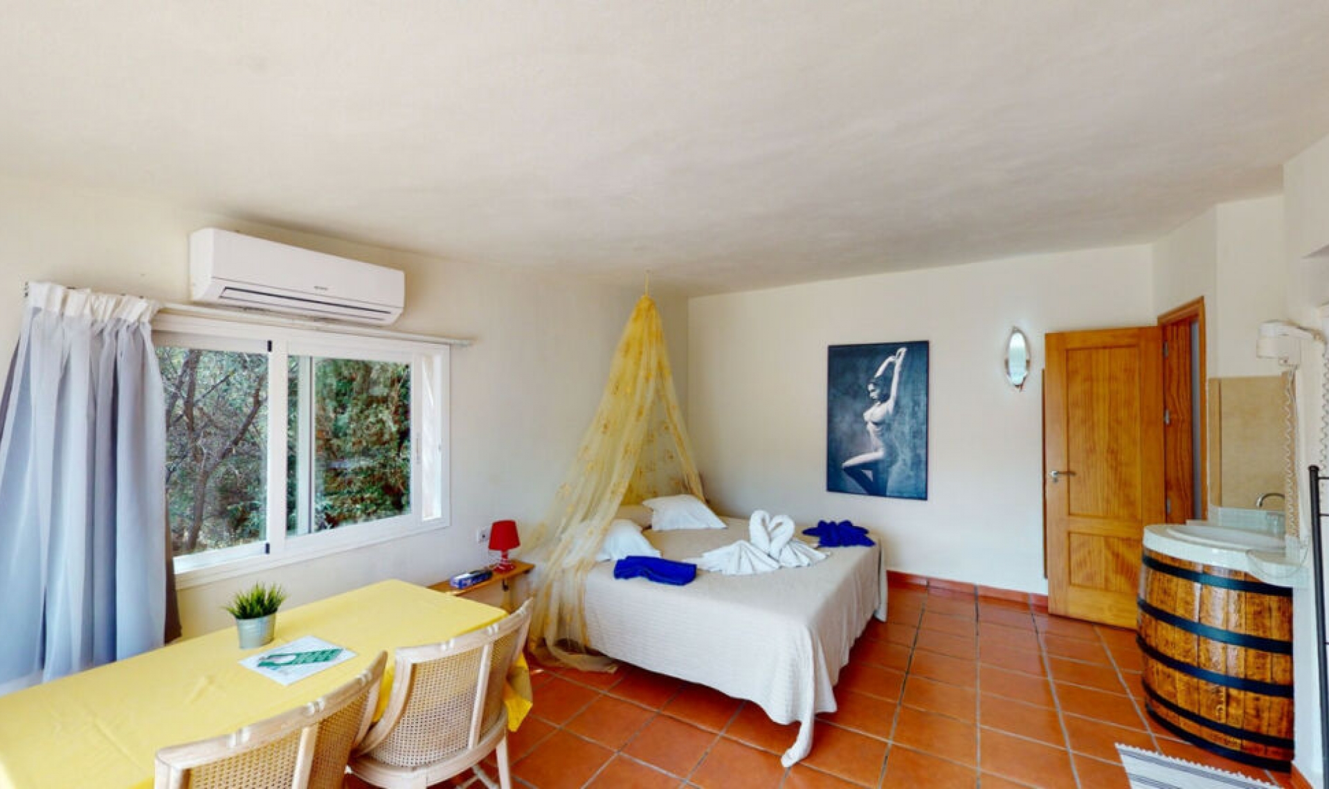 Resale - House -
Arenas