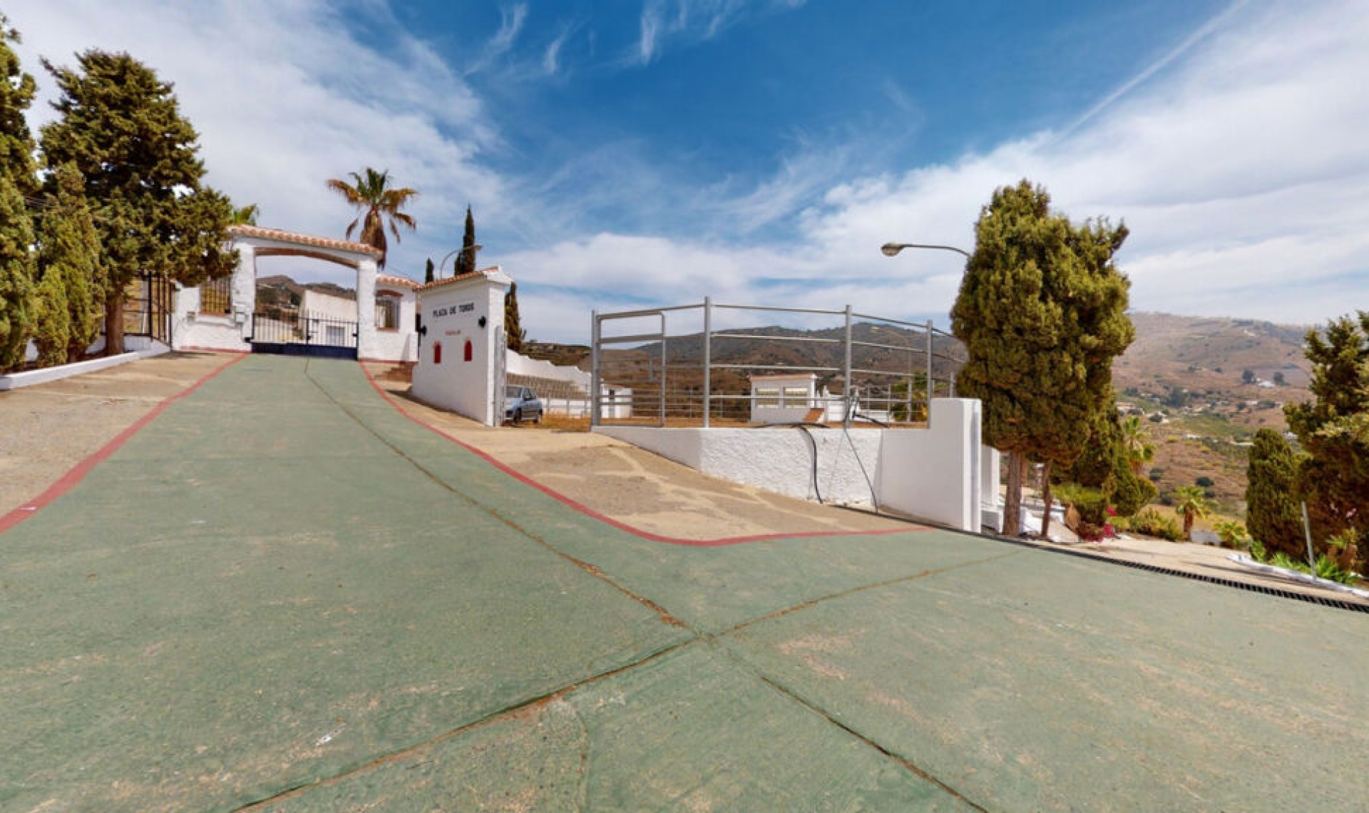 Resale - House -
Arenas