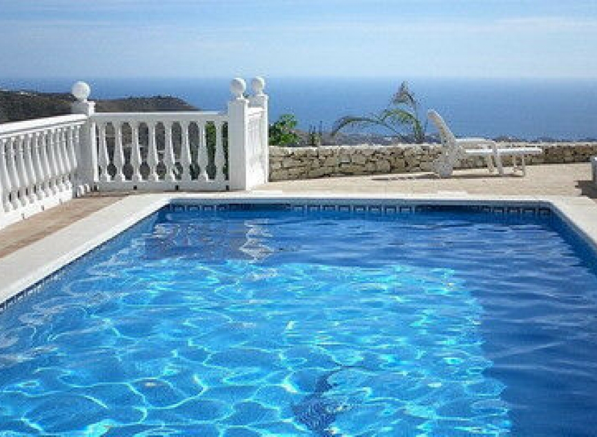Resale - House -
Arenas