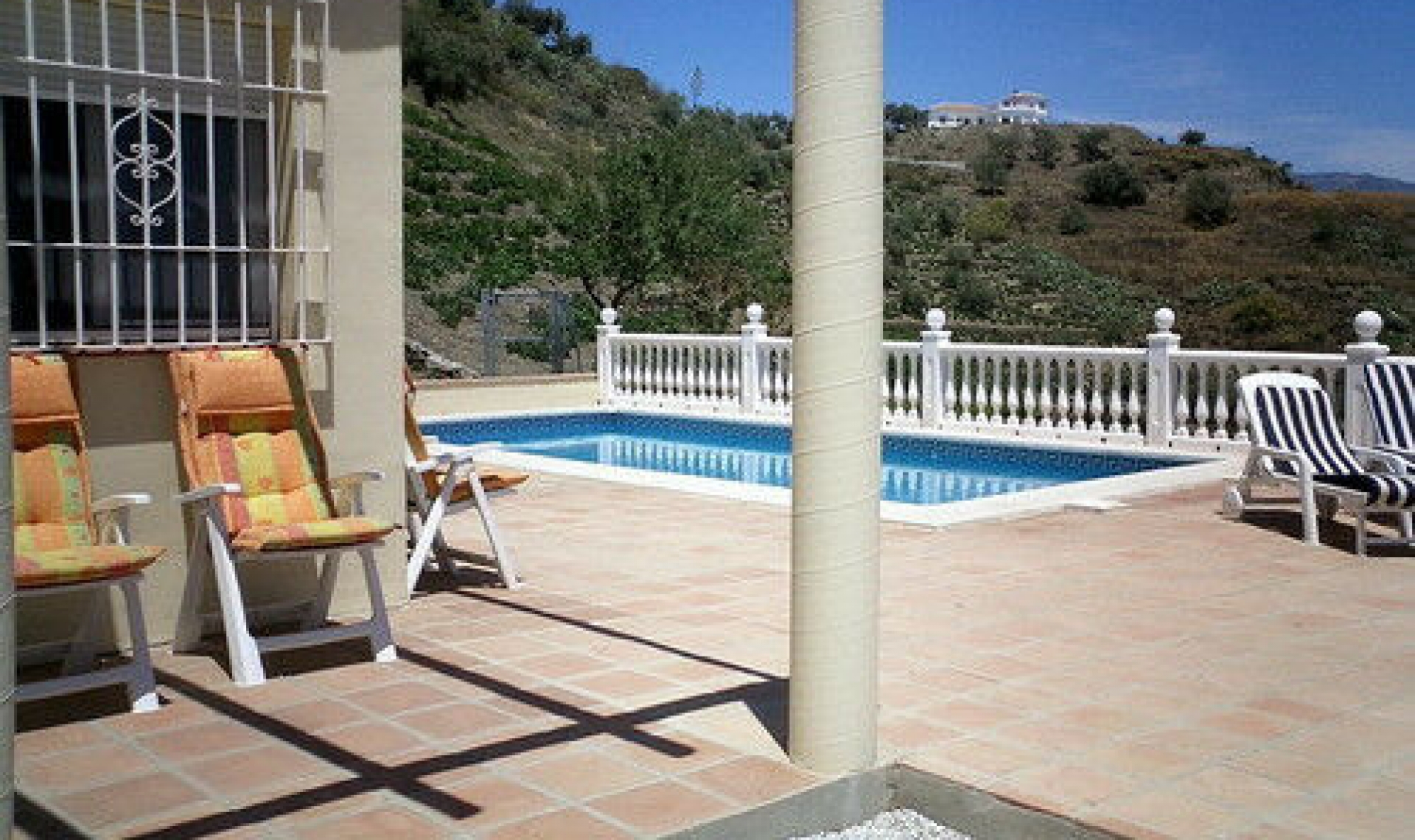 Resale - House -
Arenas
