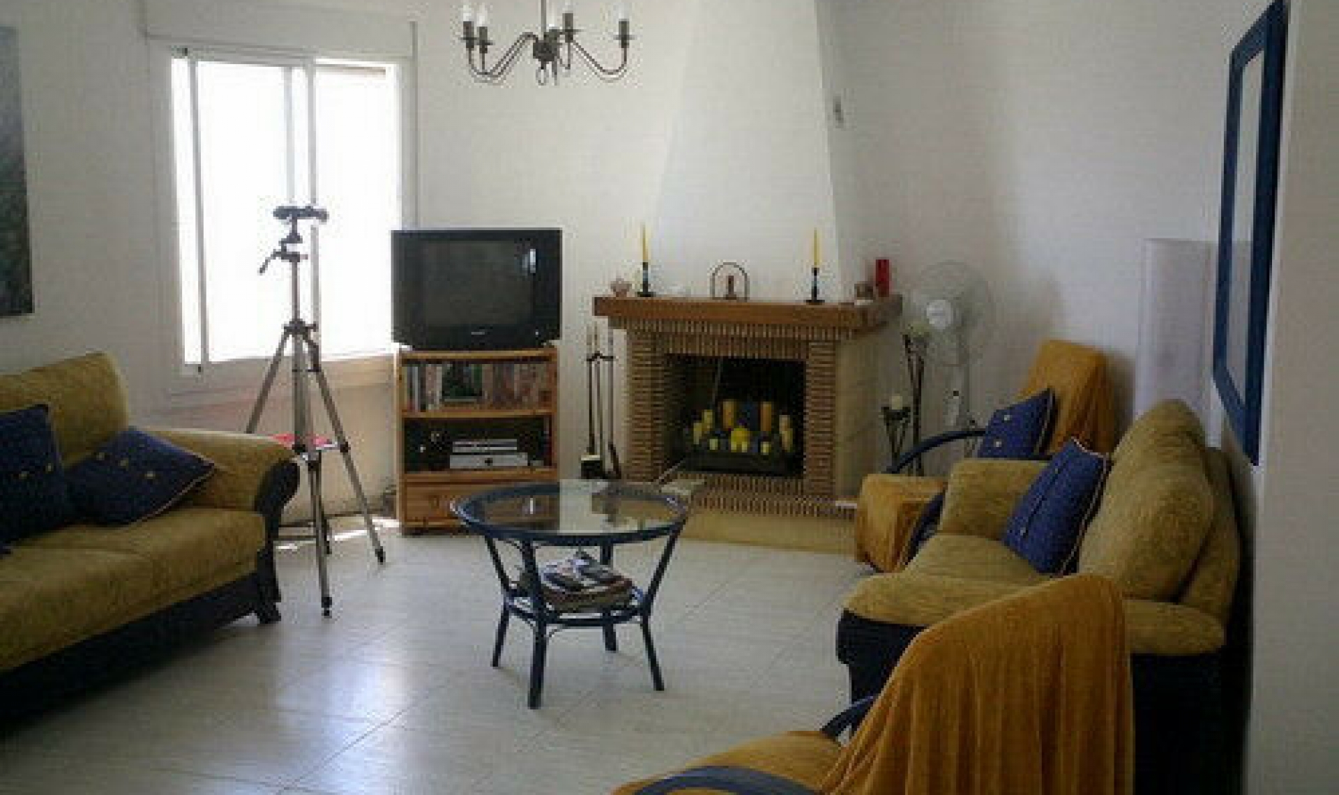 Resale - House -
Arenas