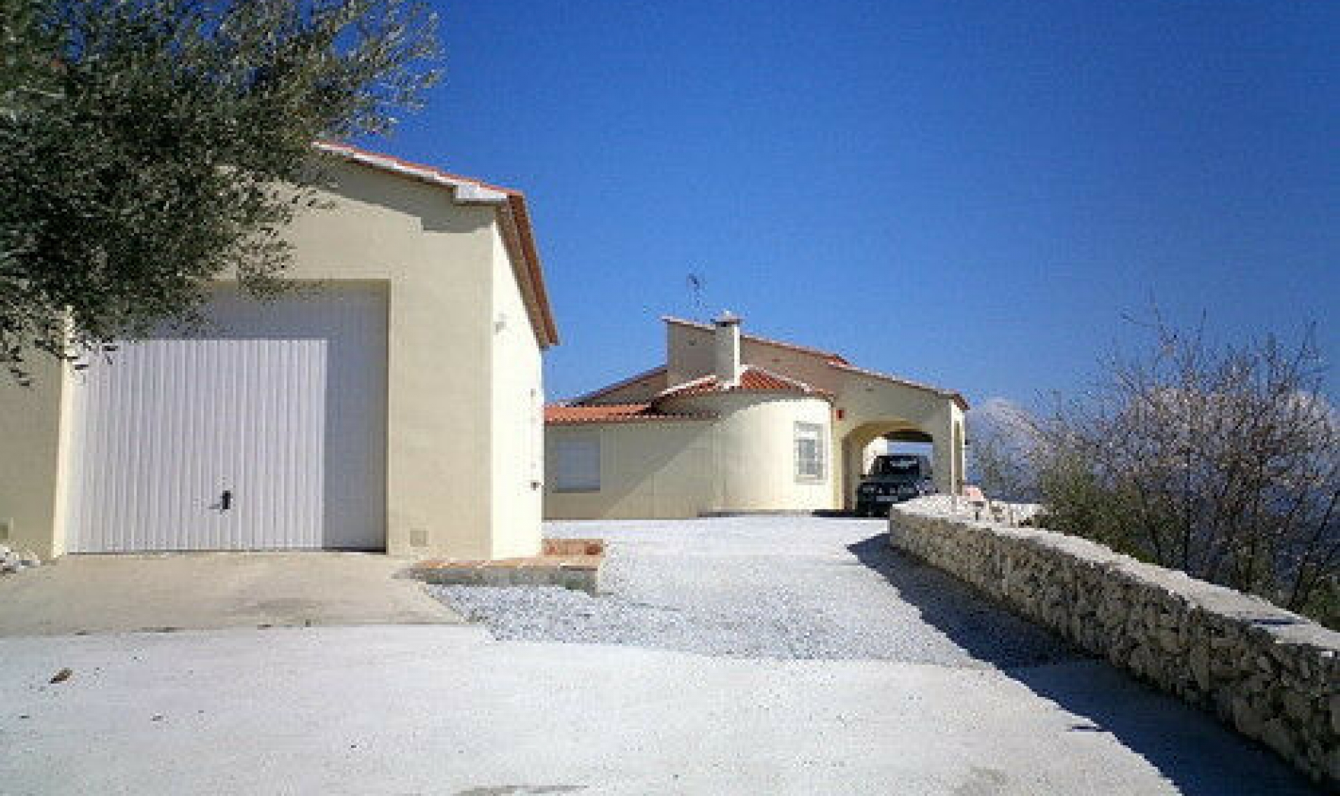Resale - House -
Arenas