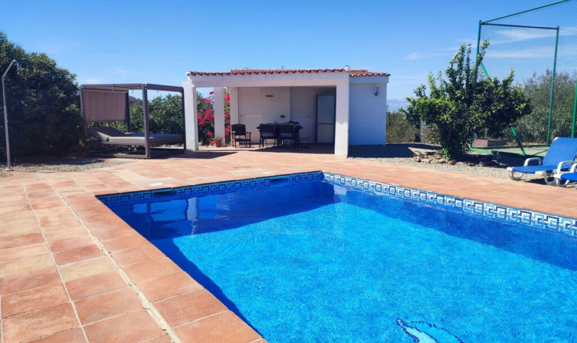 Resale - House -
Arenas