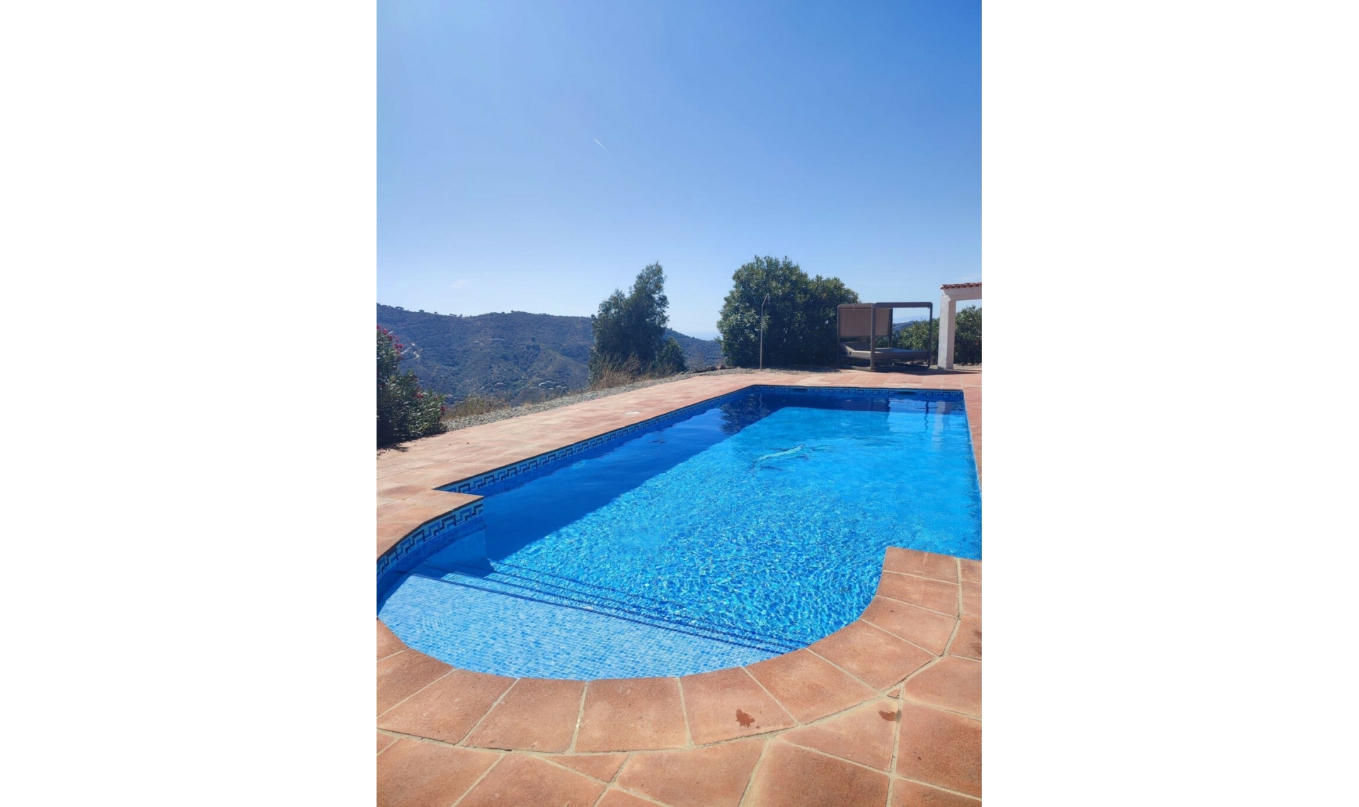 Resale - House -
Arenas