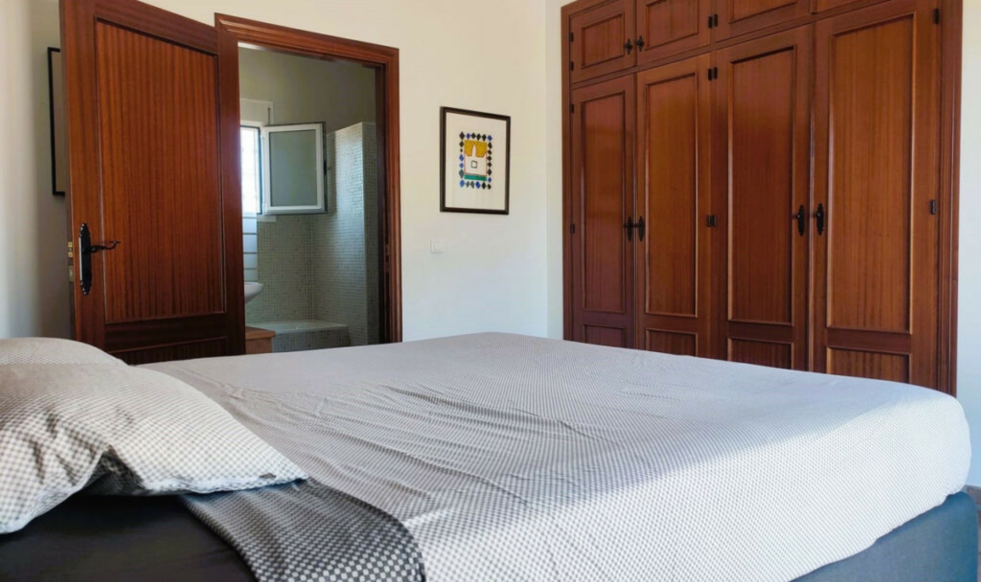 Resale - House -
Arenas