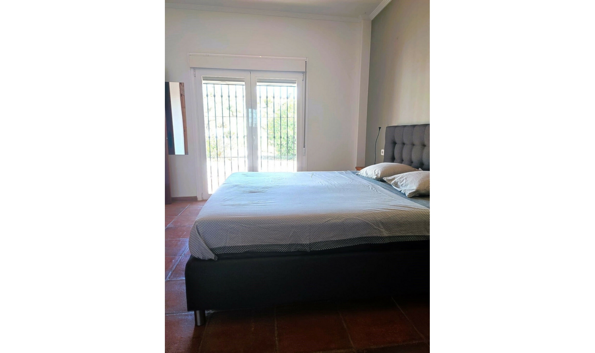 Resale - House -
Arenas