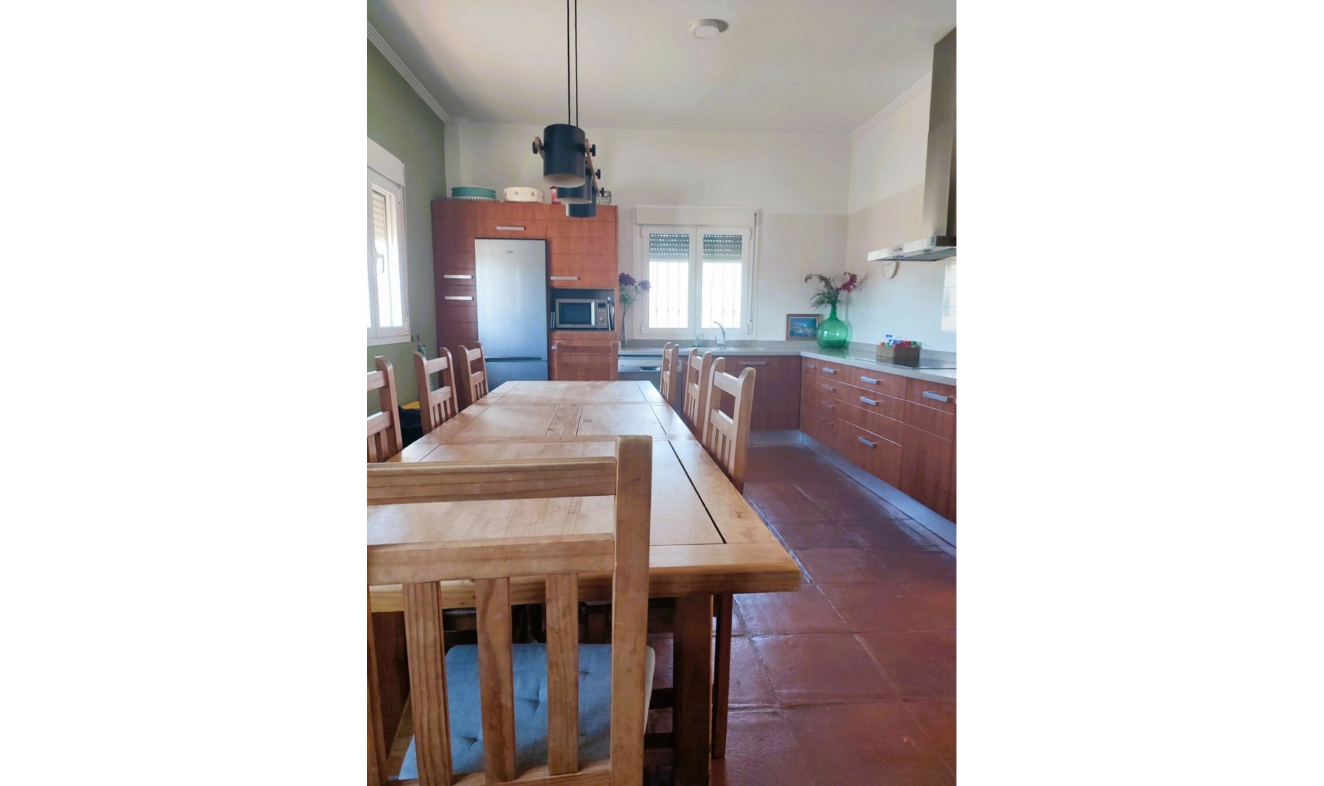 Resale - House -
Arenas