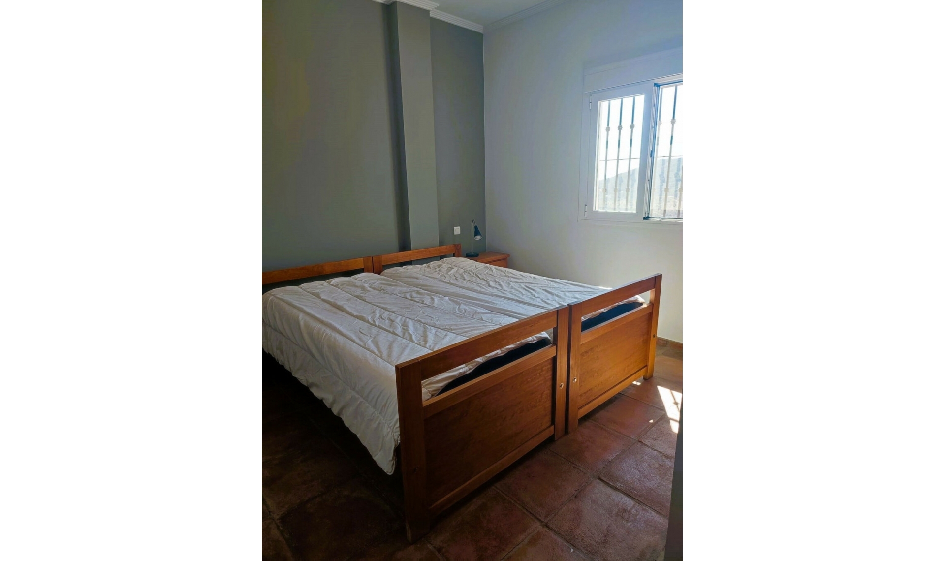 Resale - House -
Arenas
