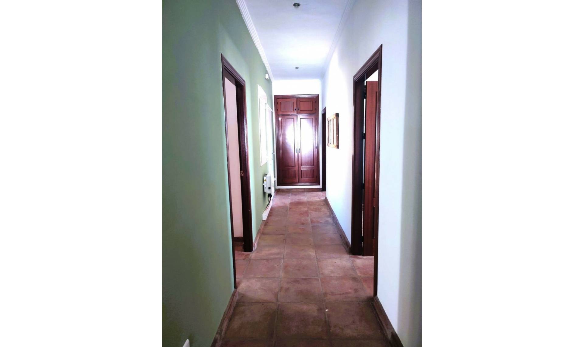 Resale - House -
Arenas