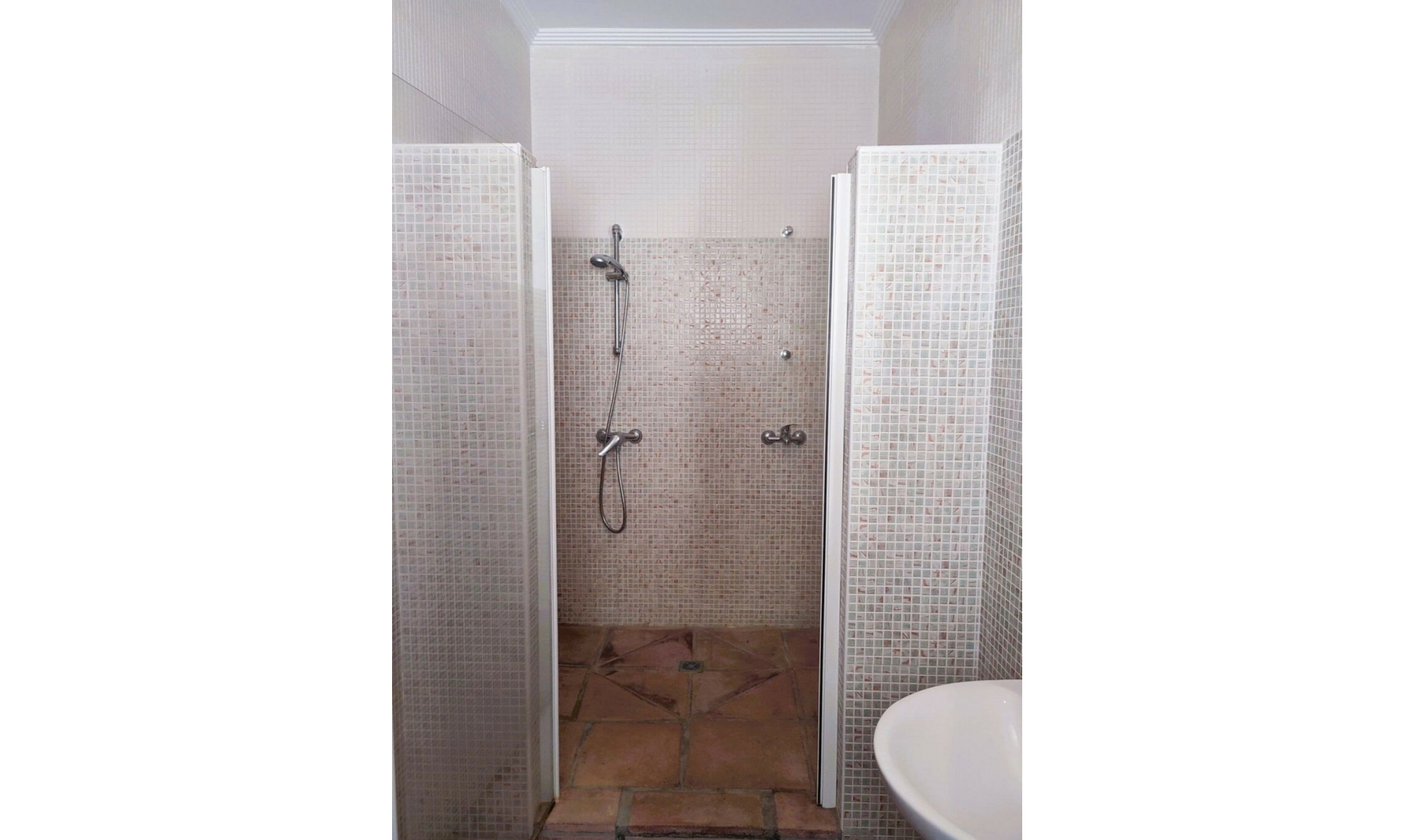 Resale - House -
Arenas