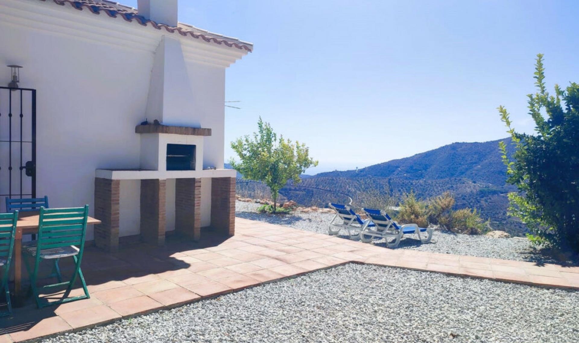 Resale - House -
Arenas