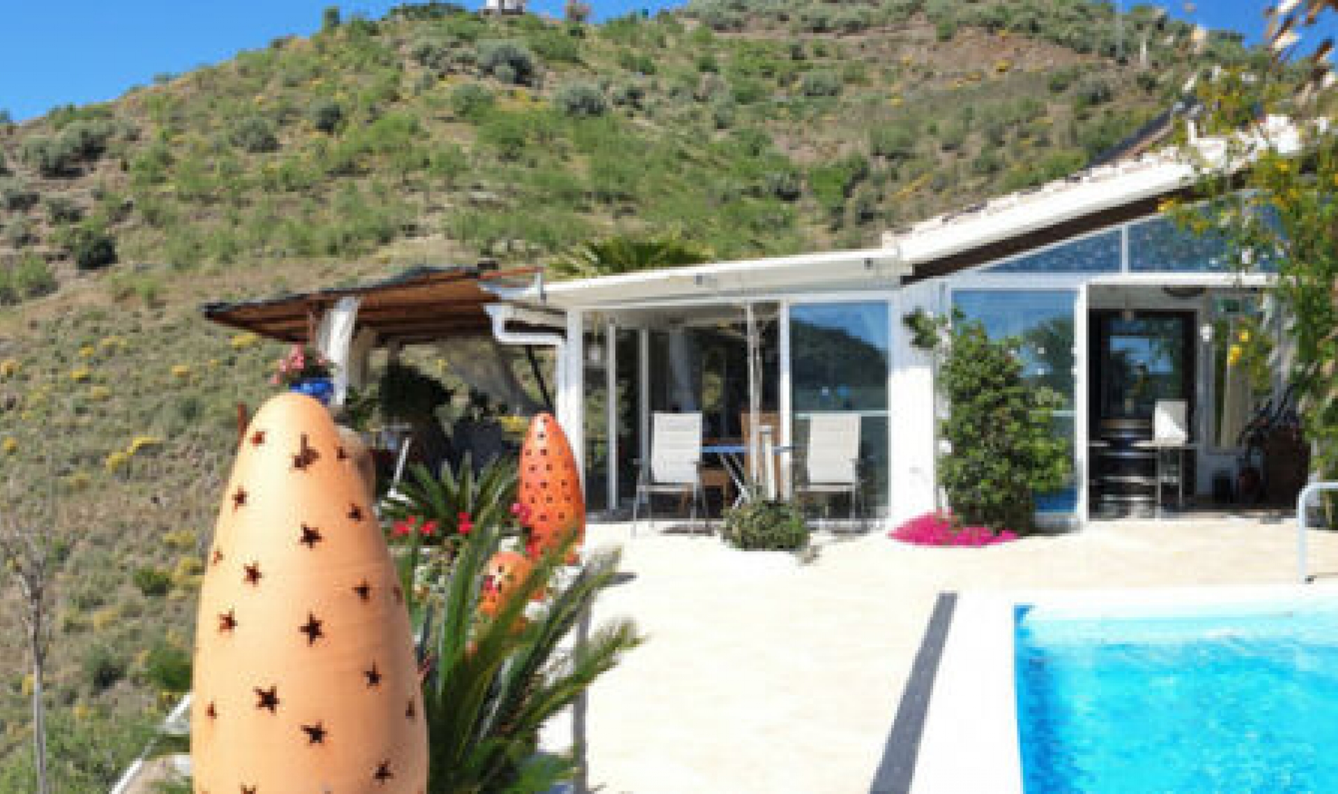 Resale - House -
Arenas