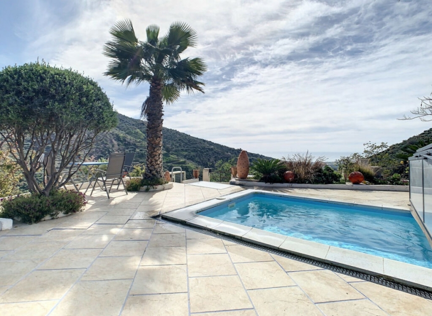 Resale - House -
Arenas
