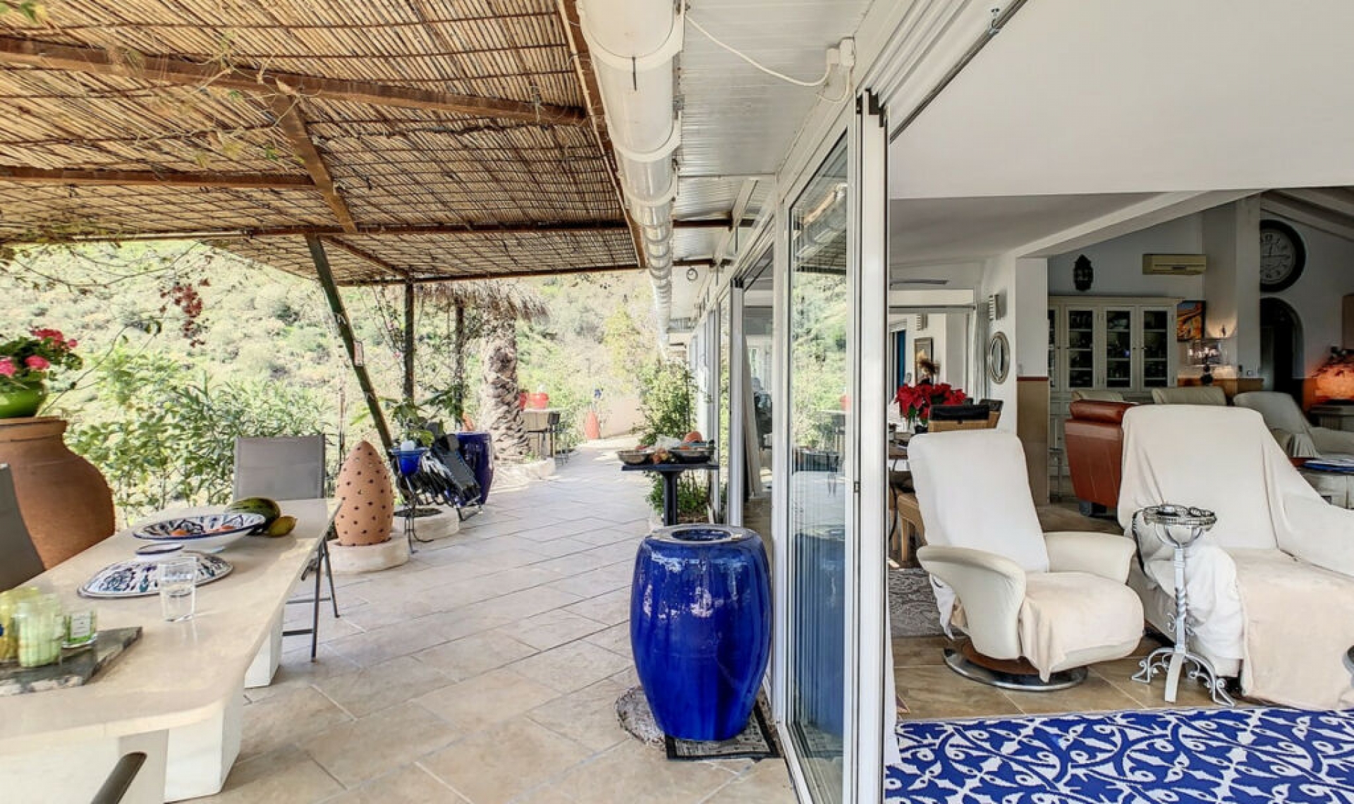 Resale - House -
Arenas