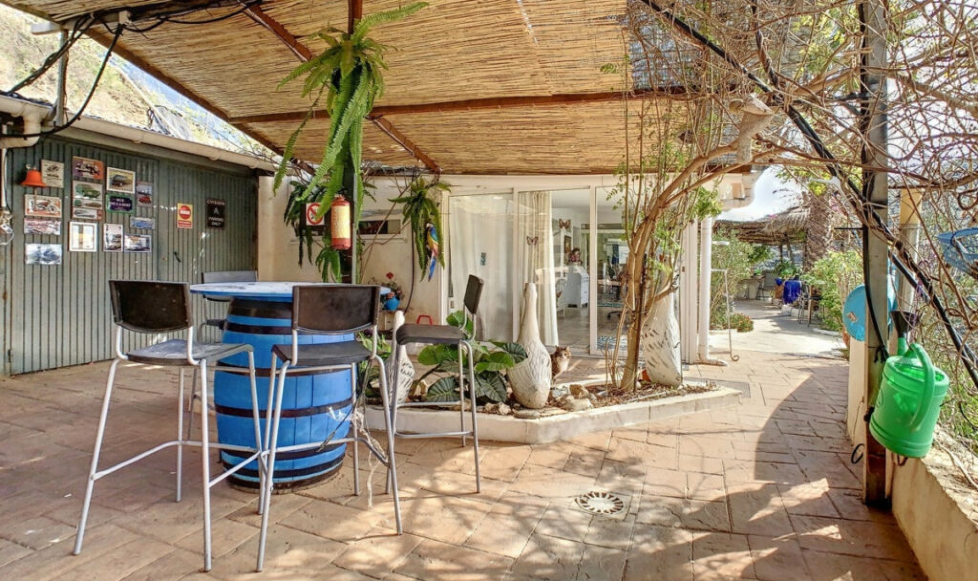 Resale - House -
Arenas