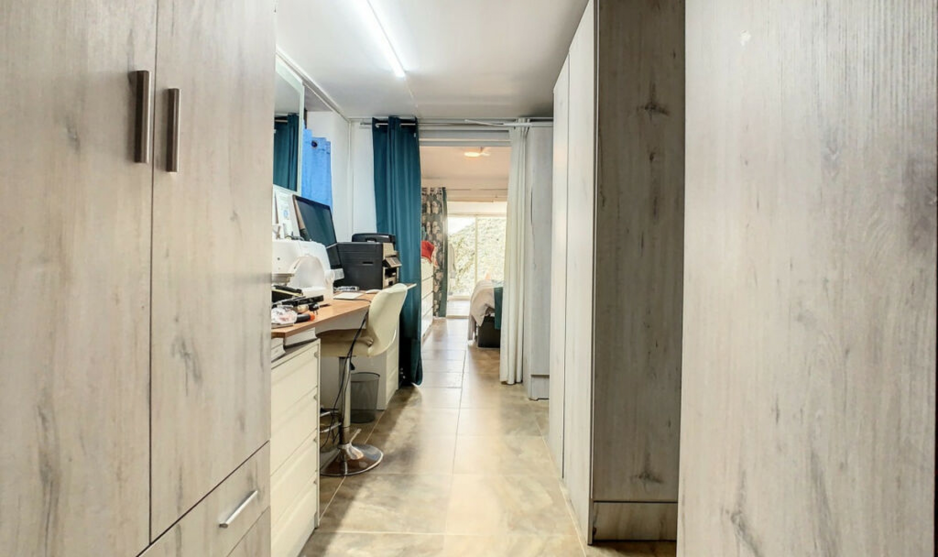 Resale - House -
Arenas