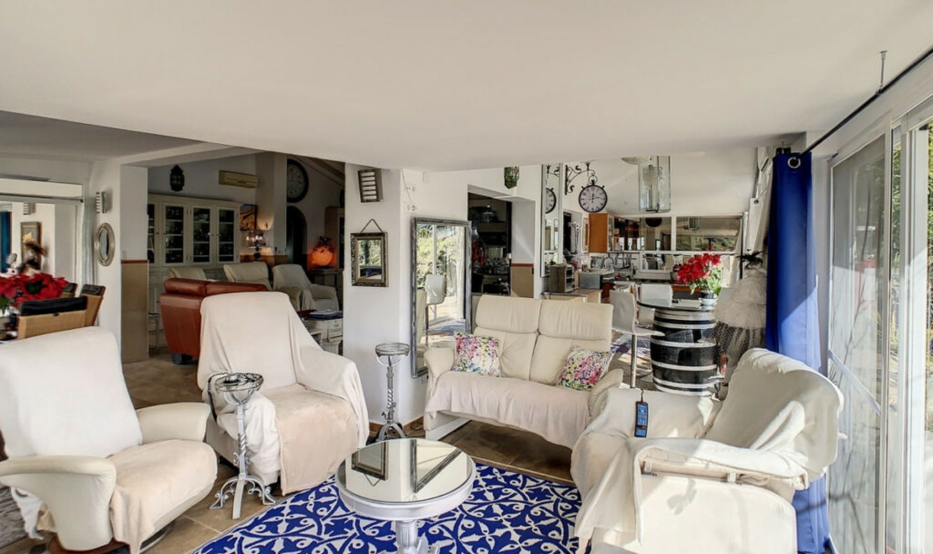 Resale - House -
Arenas