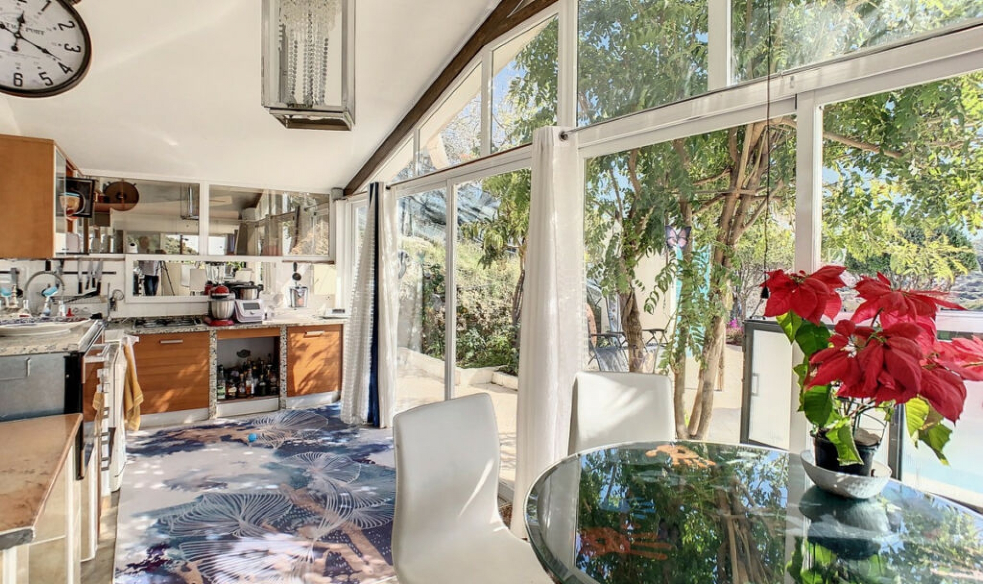 Resale - House -
Arenas