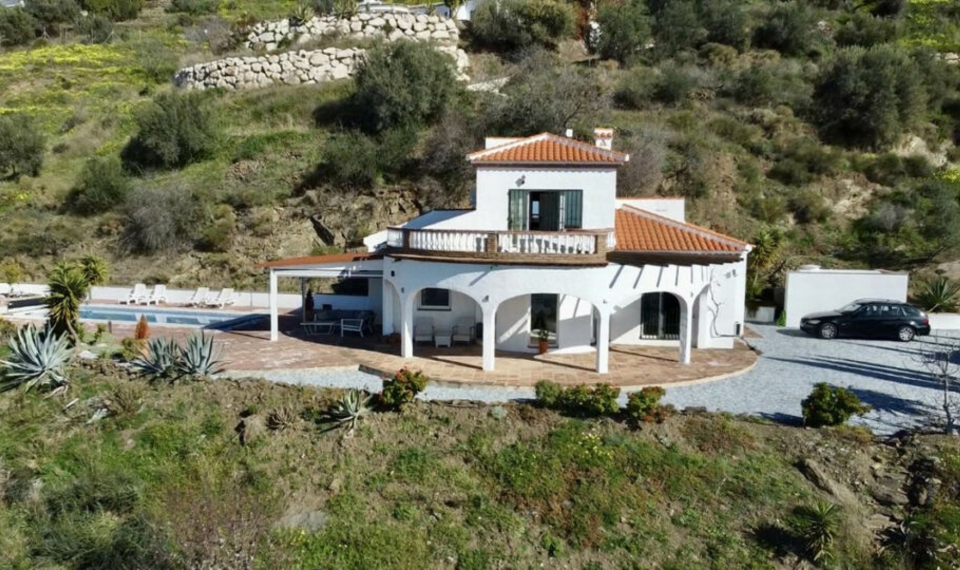 Resale - House -
Arenas