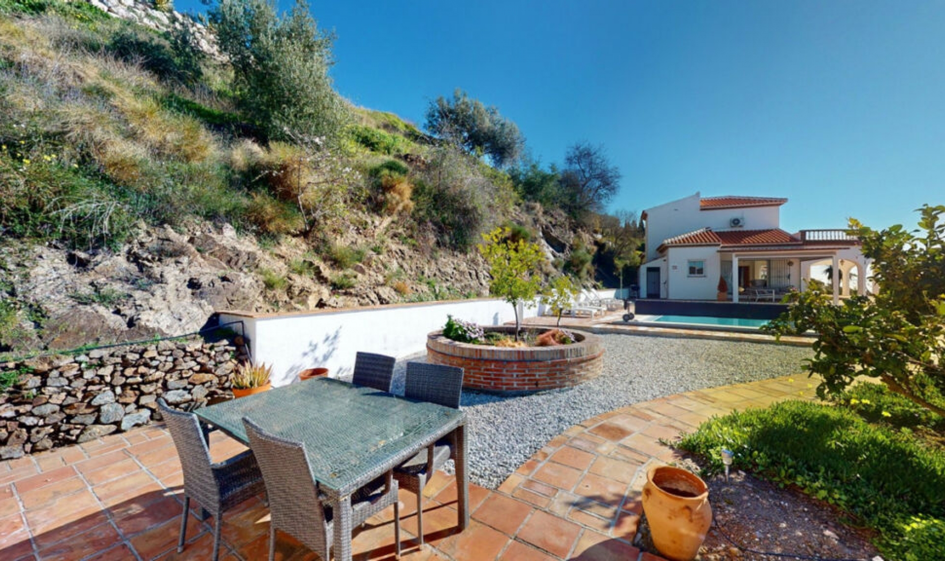 Resale - House -
Arenas