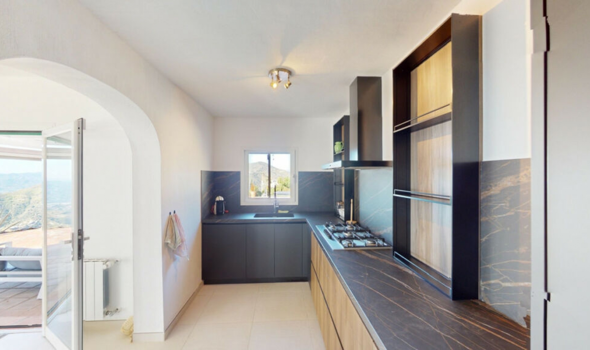 Resale - House -
Arenas