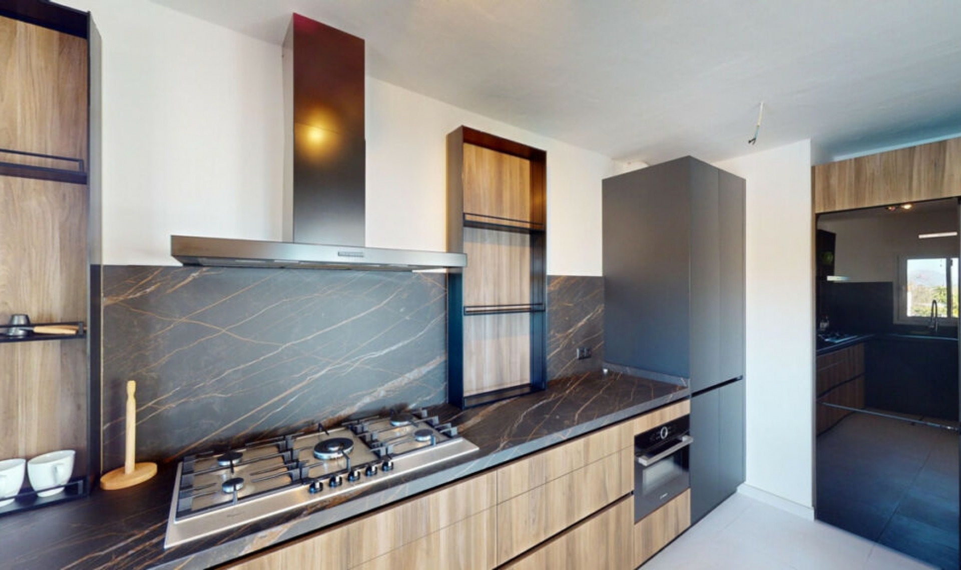 Resale - House -
Arenas