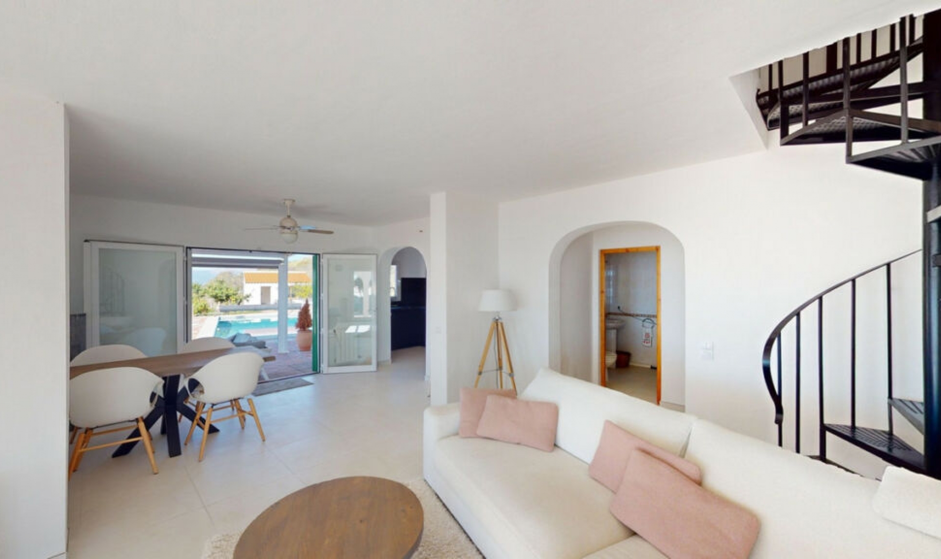 Resale - House -
Arenas