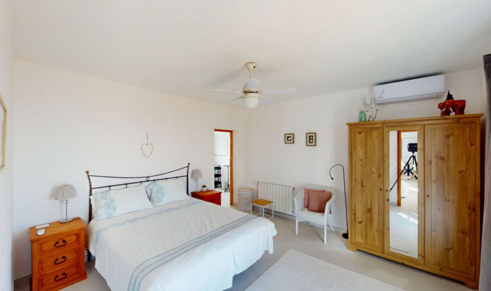 Resale - House -
Arenas