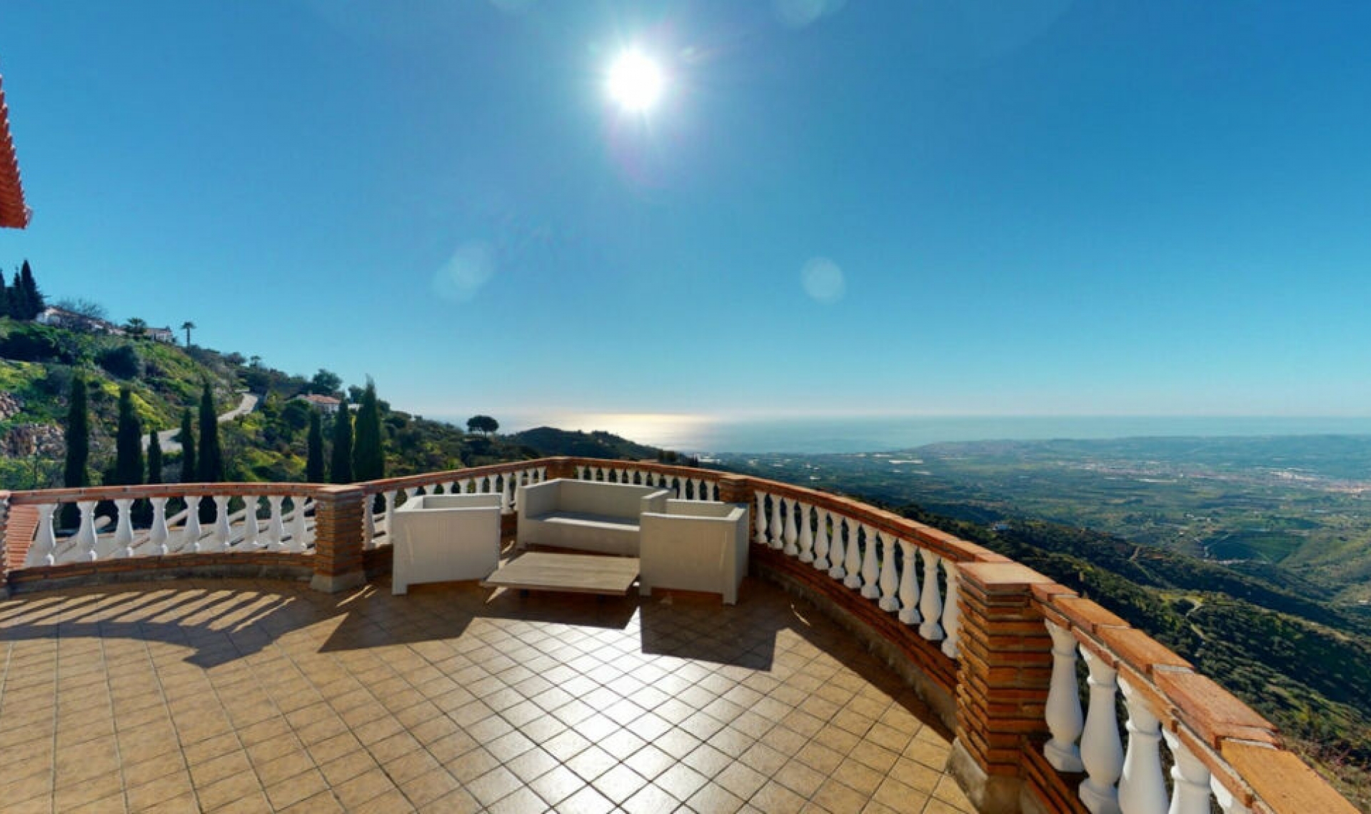 Resale - House -
Arenas