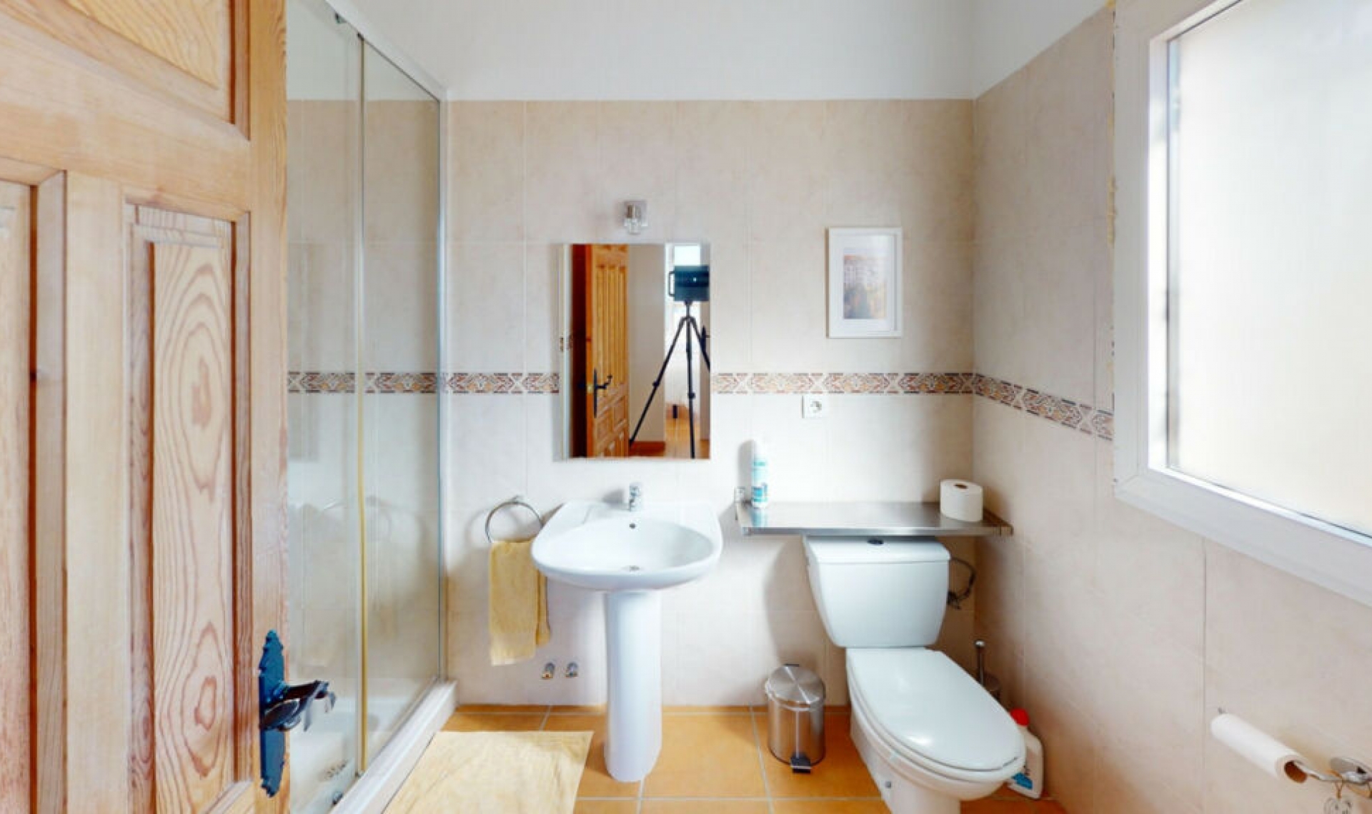 Resale - House -
Arenas