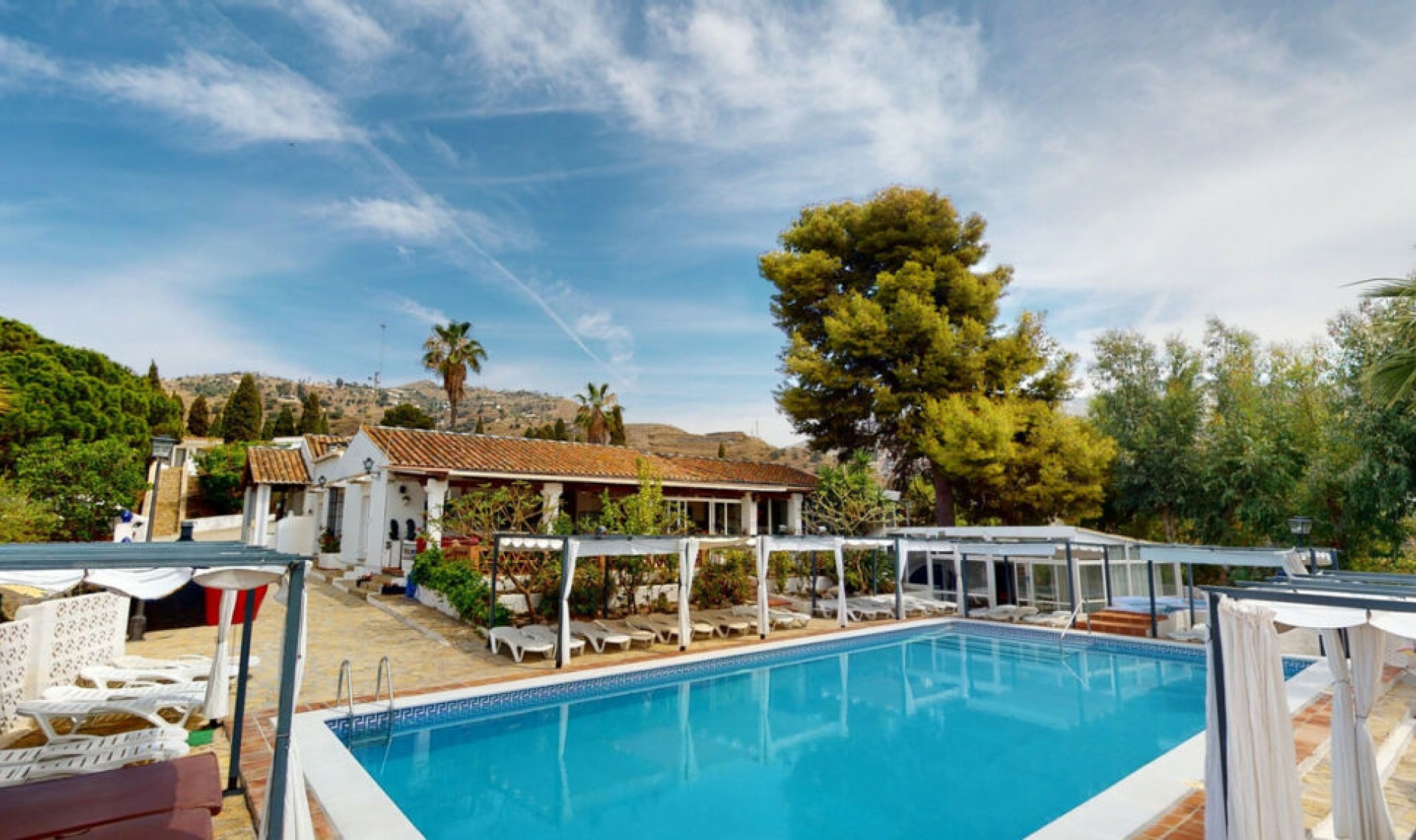 Resale - House -
Arenas