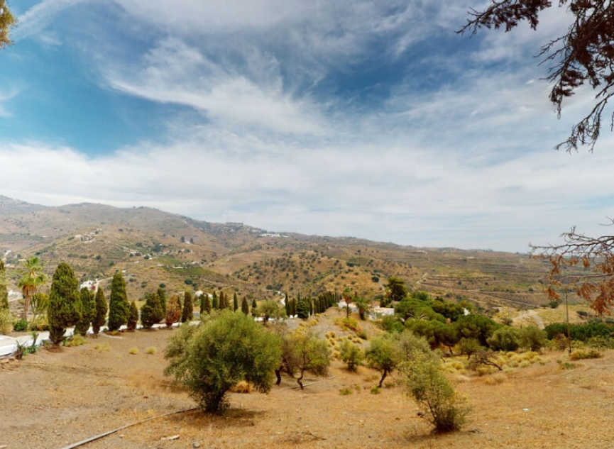 Resale - House -
Arenas