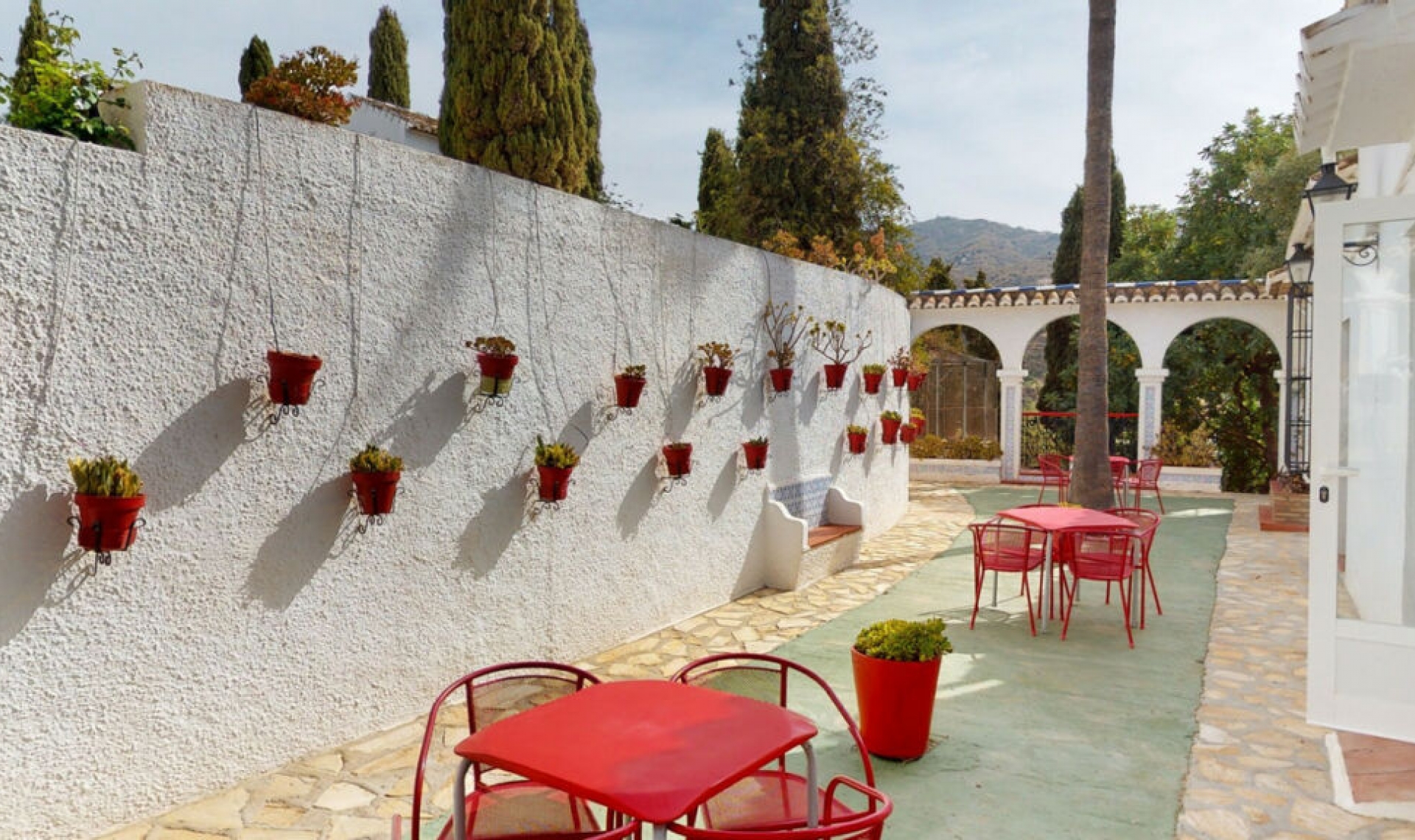 Resale - House -
Arenas